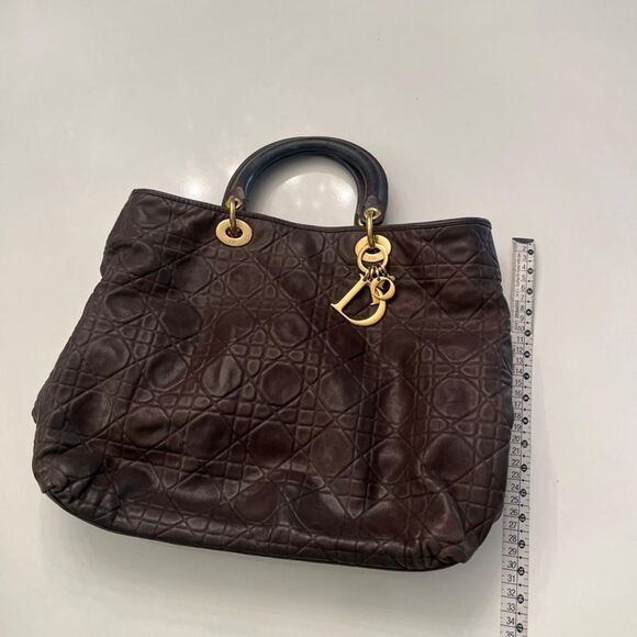 Elegant Brown Quilted Handbag - Picture 13 of 15